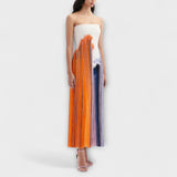 Elegante vestido com blocos de cor e franjas trendy