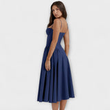 Elegante vestido sem mangas com espartilho