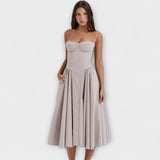 Elegante vestido sem mangas com espartilho