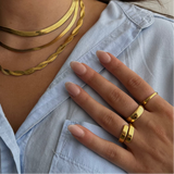 Anel Adéla Elegante e Minimalista para o Uso Diário