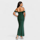 Bodycon-mekko, jossa on paljaat olkapäät ja volangit