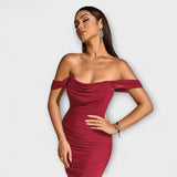 Bodycon-mekko, jossa on paljaat olkapäät ja volangit