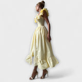 Vestido com folhos