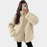 Petra – oversized teddy-takki naisille vetoketjulla