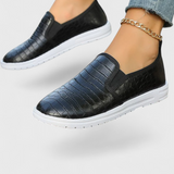 Mocassins elegantes com biqueira redonda e superfície lisa